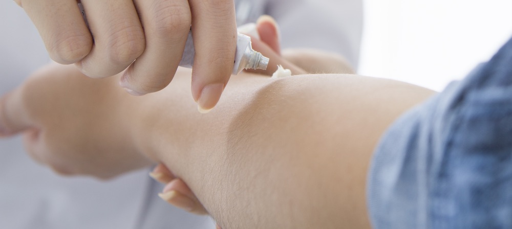 Fucibet Cream image, doctor applying cream