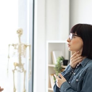 hoto of Therapist giving consultation to female patient at hospital, difficulty breating